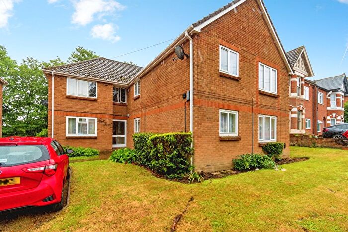 2 Bedroom Flat For Sale In Lawn Road, Southampton, SO17