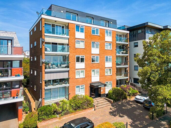 2 Bedroom Flat For Sale In Grand Parade, Leigh-On-Sea, SS9