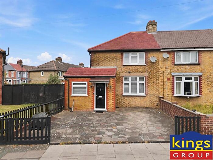 3 Bedroom End Of Terrace House For Sale In Stockton Road, Edmonton, N18