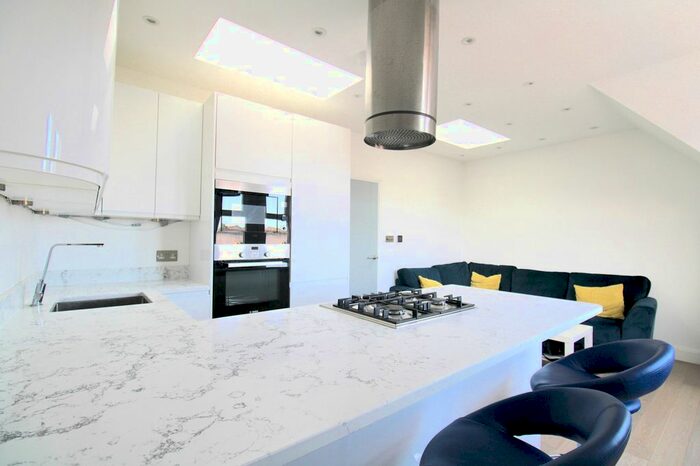 1 Bedroom Flat To Rent In A Tooting High Street, London, SW17