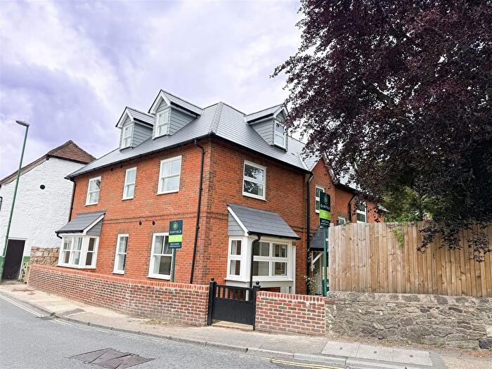 2 Bedroom Flat To Rent In Station Road, Pulborough, RH20