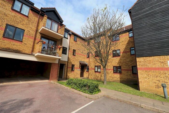 1 Bedroom Flat To Rent In Betjeman Court, Bentinck Road, West Drayton, UB7