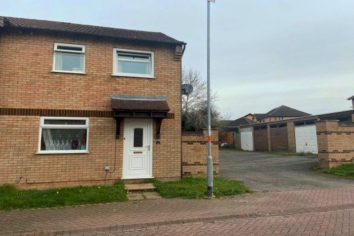 3 Bedroom Property To Rent In Martel Close, Northampton, NN5