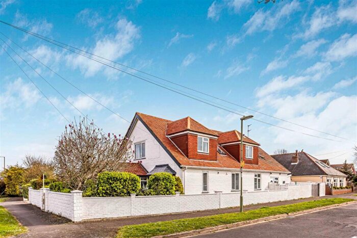 5 Bedroom Detached House For Sale In Havant Road, Hayling Island, PO11