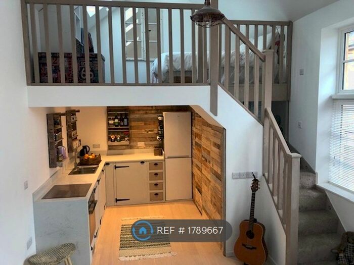 1 Bedroom Detached House To Rent In Lesbourne Road, Reigate, RH2