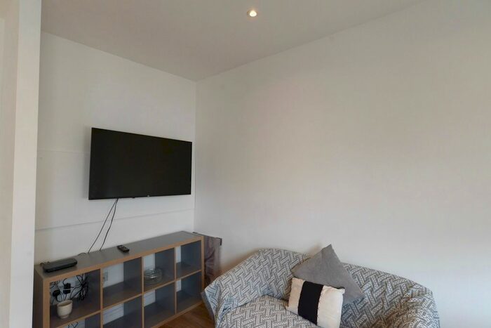 2 Bedroom Flat To Rent In Great Western Road, London, W9