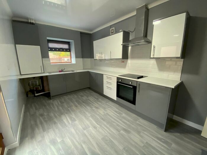 4 Bedroom End Of Terrace House To Rent In Ynyshir -, Porth CF39