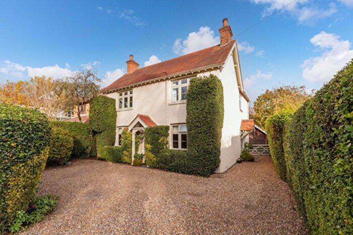 5 Bedroom Detached House For Sale In Pinkneys Road, Maidenhead, SL6