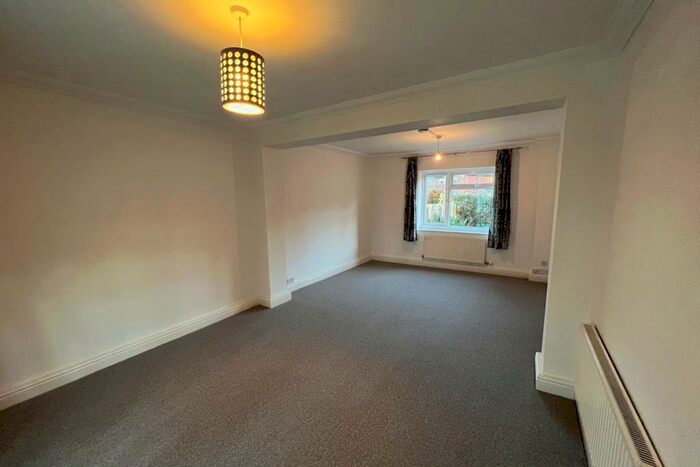 4 Bedroom Semi-Detached House To Rent In Wimborne, BH21