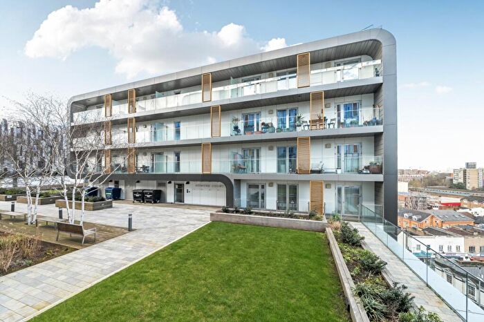 2 Bedroom Flat To Rent In Love Lane Woolwich, SE18