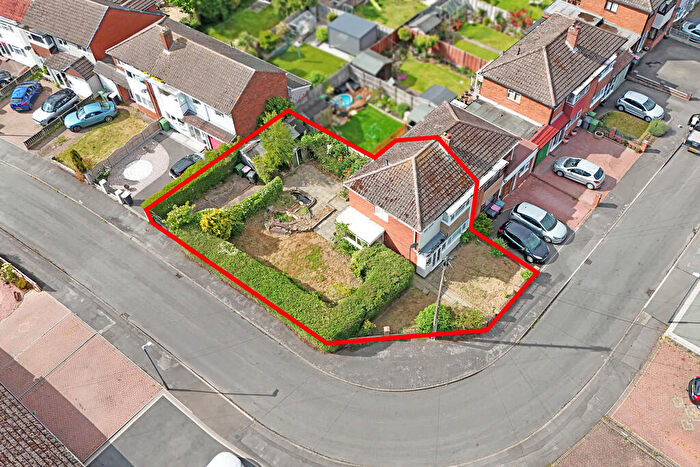 3 Bedroom Semi-Detached House For Sale In Birch Grove, Birchmoor, B78