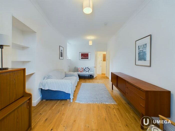 2 Bedroom Flat To Rent In Brand Place, Abbeyhill, Edinburgh, EH8