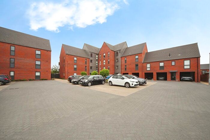 2 Bedroom Flat For Sale In Holly Lane, Houghton Regis, Dunstable, LU5