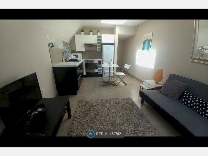 1 Bedroom Flat To Rent In Millway, London, NW7