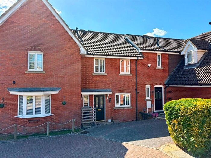 3 Bedroom Terraced House For Sale In Guernsey Way, Kennington, Ashford, Kent, TN24