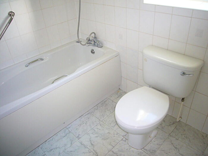 2 Bedroom Detached Bungalow For Sale In St. Davids View, Airmyn, DN14