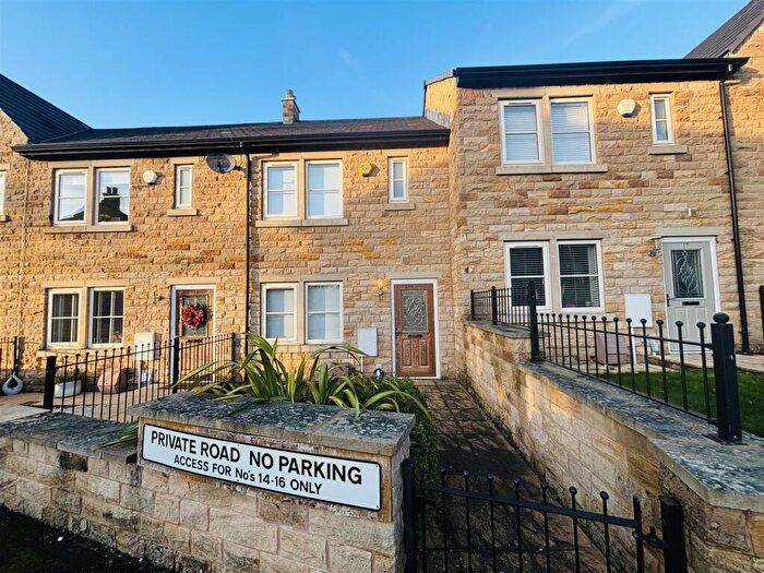 2 Bedroom Mews To Rent In Mossy Lea Drive, Glossop, Derbyshire, SK13