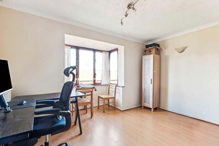 1 Bedroom Flat For Sale In Cotton Avenue, Acton, W3