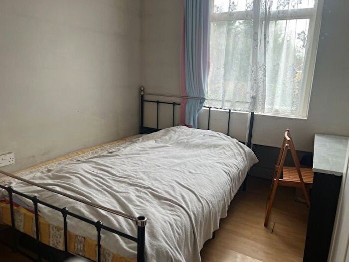 2 Bedroom Flat To Rent In High Street, Potters Bar, EN6