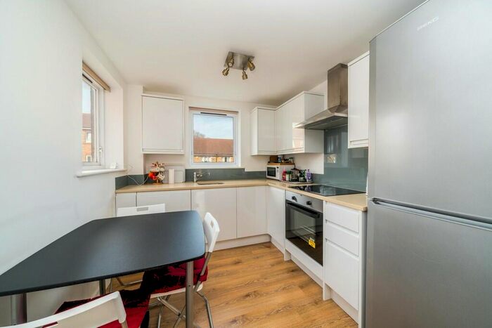 1 Bedroom Apartment To Rent In Varcoe Road, London, SE16