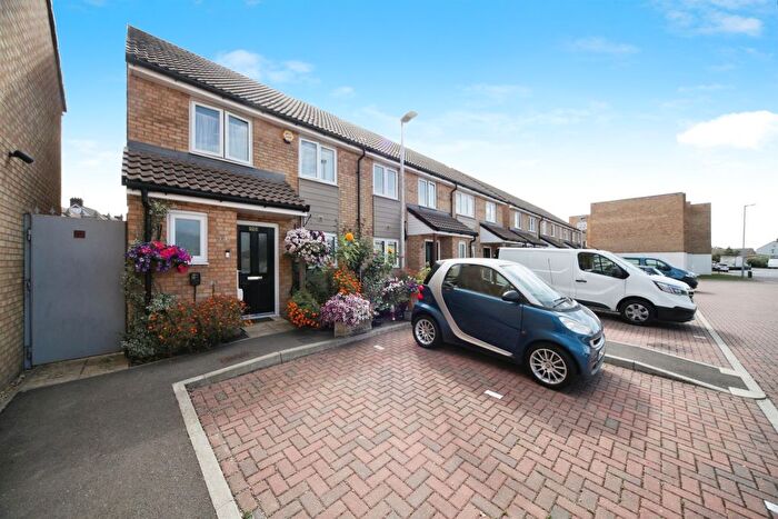 2 Bedroom Semi-detached House For Sale In Wingate Road, Luton, LU4