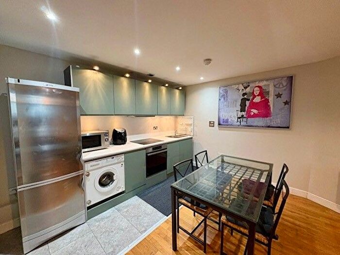 2 Bedroom Flat To Rent In Bute Terrace, Cardiff, CF10