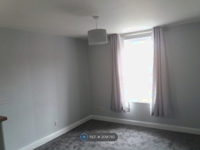 2 Bedroom Flat To Rent In King Street, Market Rasen, LN8