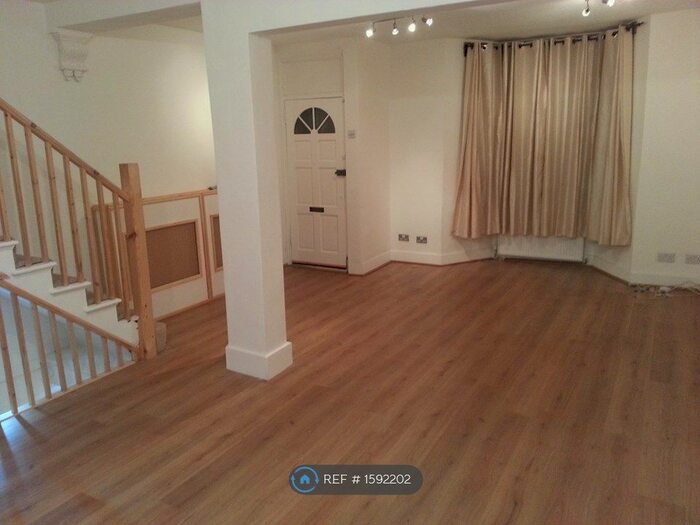 3 Bedroom Terraced House To Rent In Southbridge Road, Croydon, CR0