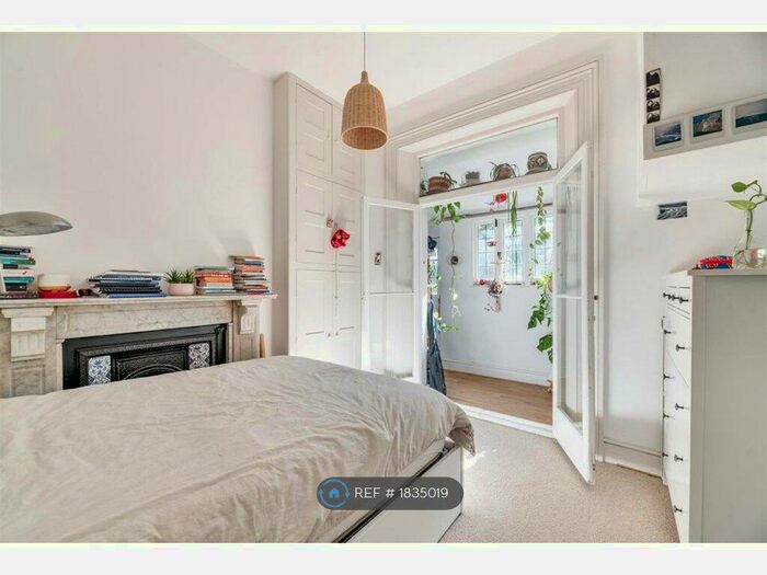 1 Bedroom Flat To Rent In Whipps Cross Road, London, E11