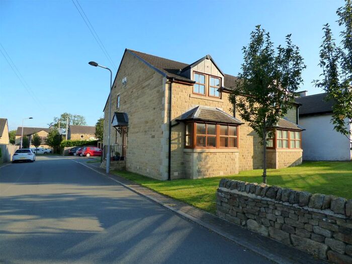 2 Bedroom Ground Flat To Rent In Sheriff Court, Bingley, BD16