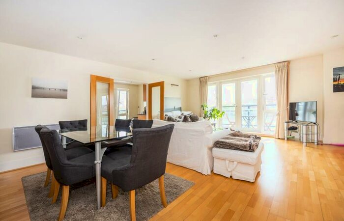 2 Bedroom Apartment To Rent In Hall Road, St. John's Wood, London, NW8