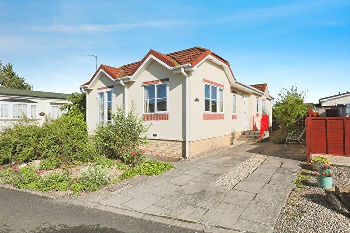 2 Bedroom Bungalow For Sale In Childswickham Road, Broadway, Worcestershire, WR12