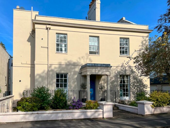 1 Bedroom Flat To Rent In Beauchamp House, Beauchamp Hill, Leamington Spa, Warwickshire, CV32