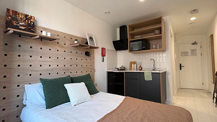 Studio To Rent In Commercial Road, London, E14