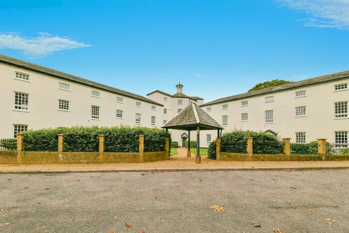 1 Bedroom Character Property For Sale In Collett Road, Ware, SG12