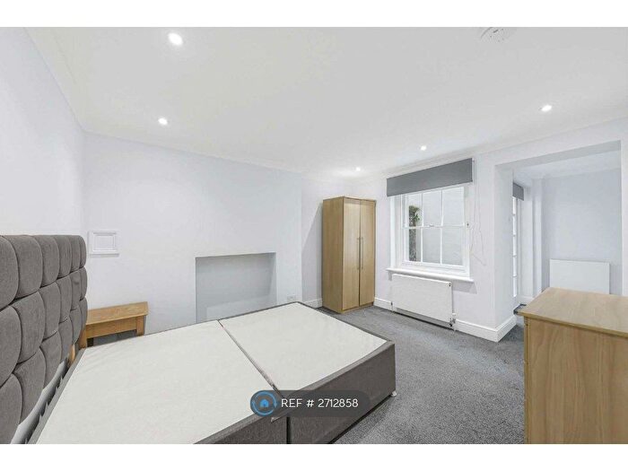 3 Bedroom Flat To Rent In North Gower Street, London, NW1