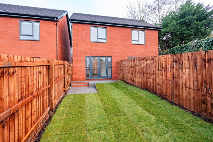 2 Bedroom House To Rent In Sampson Close, Salford, M6
