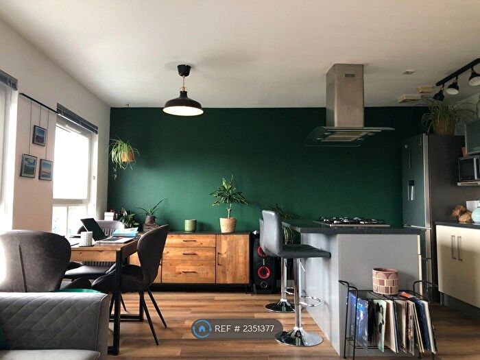 2 Bedroom Flat To Rent In Strathblane Gardens, Glasgow, G13