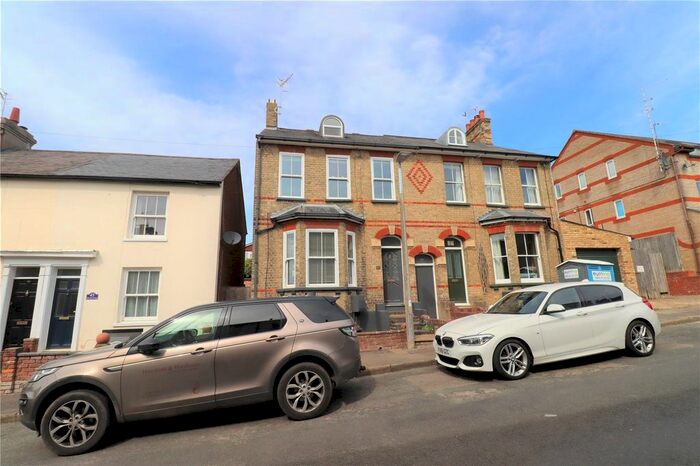 4 Bedroom Semi-Detached House To Rent In Herbert Street, Hemel Hempstead, Hertfordshire, HP2