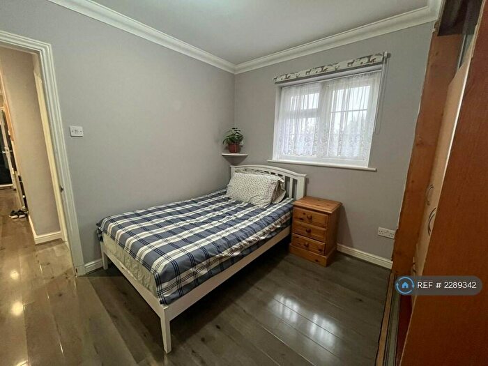 2 Bedroom Flat To Rent In Eastham Crescent, Brentwood, CM13