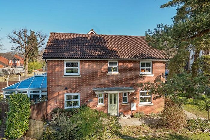 4 Bedroom Detached House To Rent In Haskins Gardens, Farnborough, GU14