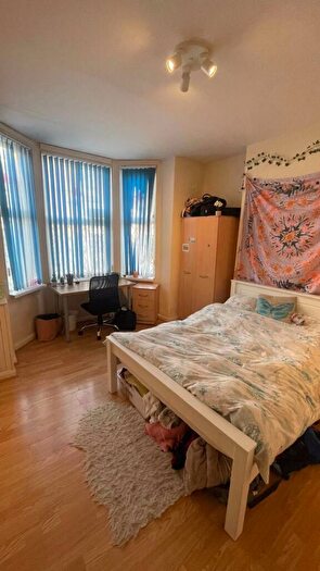 4 Bedroom End Of Terrace House To Rent In Teversal Avenue, Nottingham, NG7