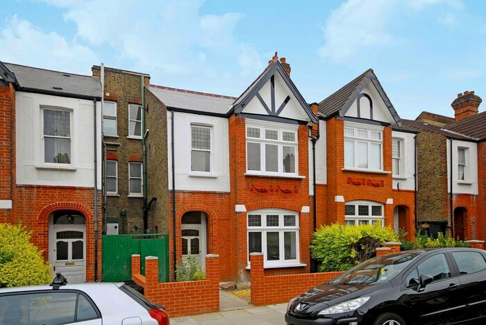 4 Bedroom Property To Rent In Ribblesdale Road, Furzedown, London, SW16