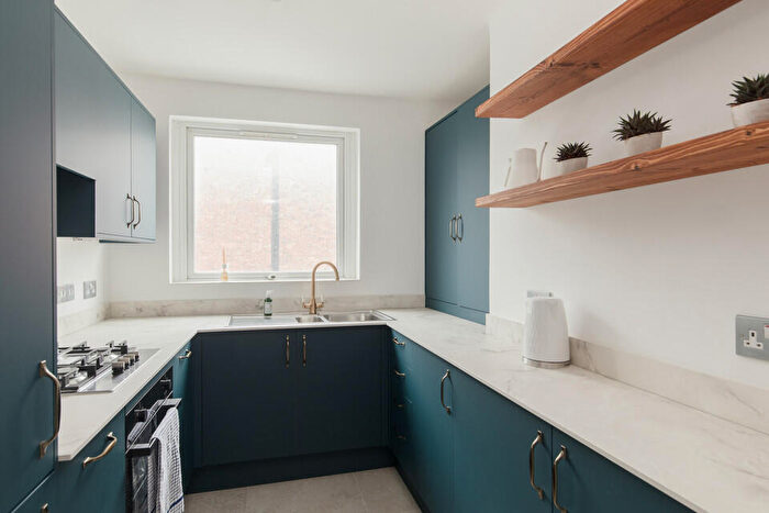 2 Bedroom Flat For Sale In Shawbury Rd, East Dulwich, SE22