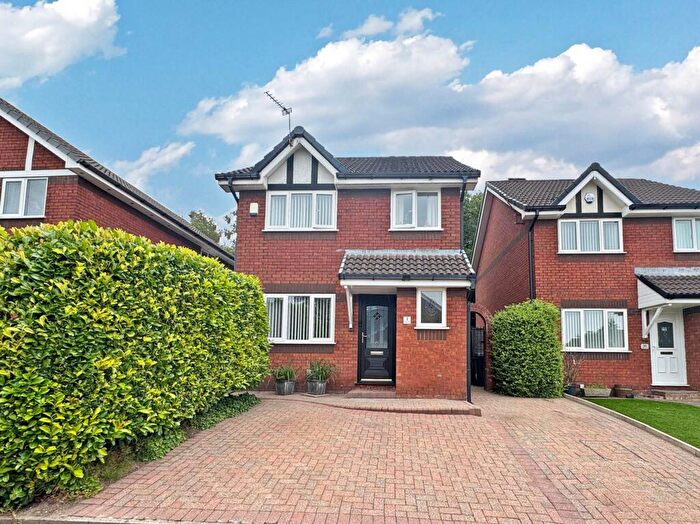 3 Bedroom Detached House For Sale In Westcott Grove, Royton, Oldham, OL2