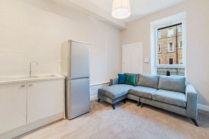2 Bedroom Flat To Rent In Ogilvie Terrace, Shandon, Edinburgh, EH11