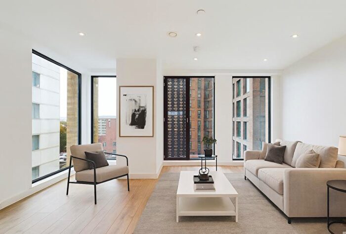 2 Bedroom Apartment To Rent In Victoria House, M4