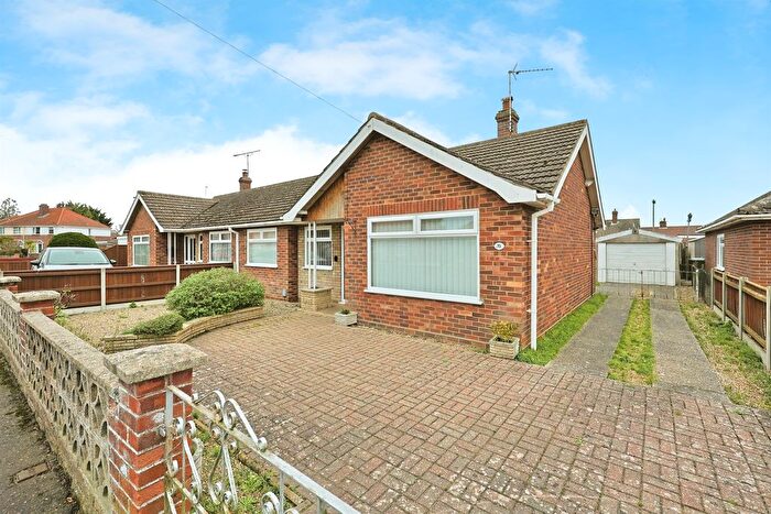 3 Bedroom Semi-Detached Bungalow For Sale In Hercules Road, Norwich, NR6