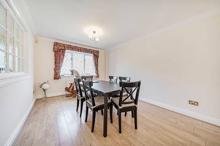 4 Bedroom Detached House For Sale In Birkdale Gardens, Shirley, Croydon, CR0