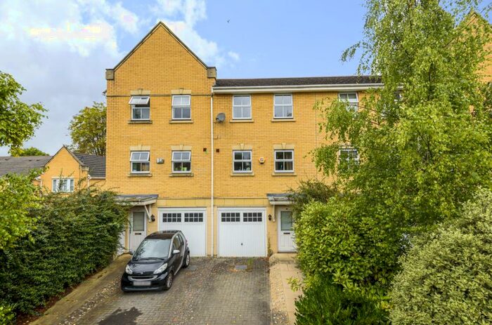 3 Bedroom Terraced House To Rent In Sparkes Close Bromley, BR2
